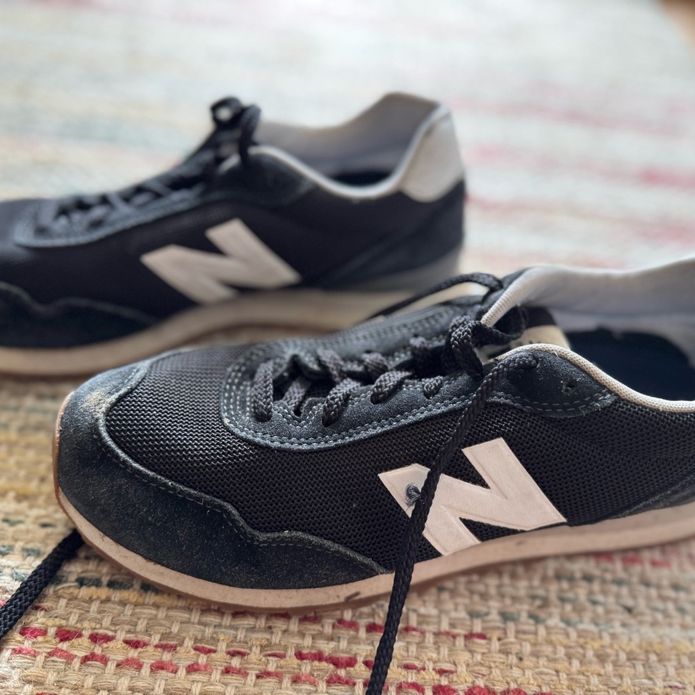 New Balance Classic Black and White Trainers Mens 9.5